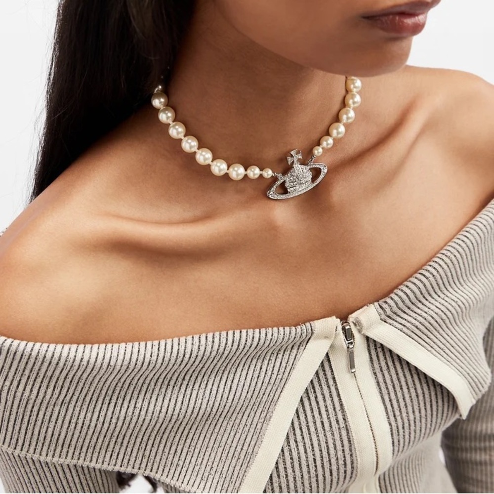 Vivienne Westwood ONE ROW PEARL BAS RELIEF CHOKER - Picture 9 of 9